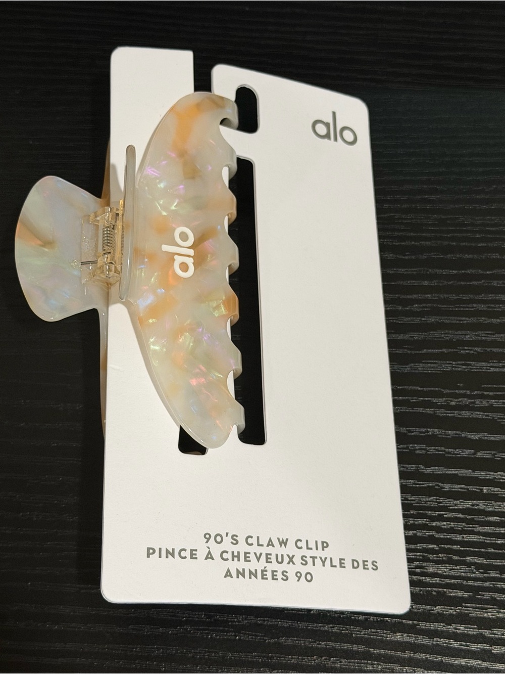 ALO 90's Hair Claw Clip Pearl Ivory